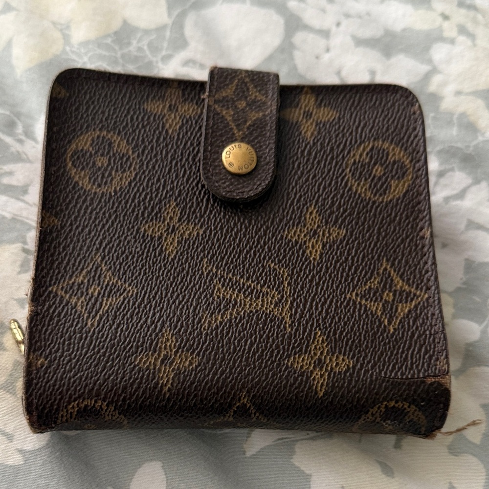 Vintage Authentic Louis Vuitton Dark Brown Monogram Wallet